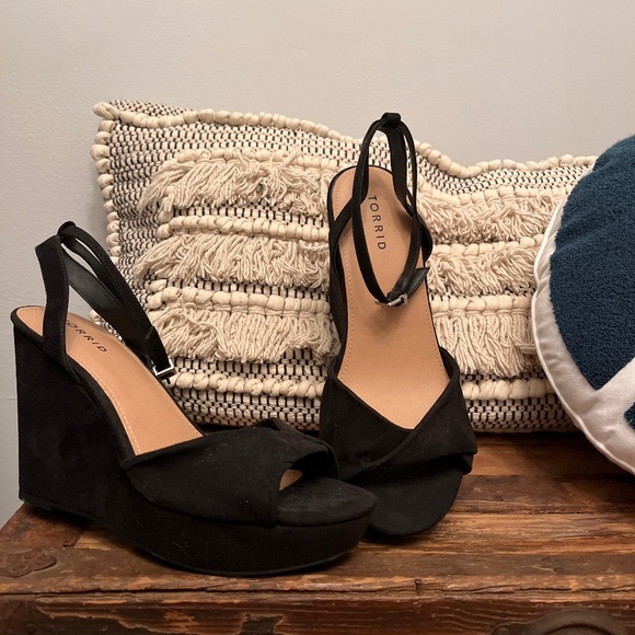 Black Wedge Heel - Picture 1 of 3